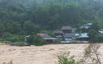 Lũ quét rạng sáng ở Điện Biên, hai trẻ bị vùi lấp, nhiều nhà cuốn trôi