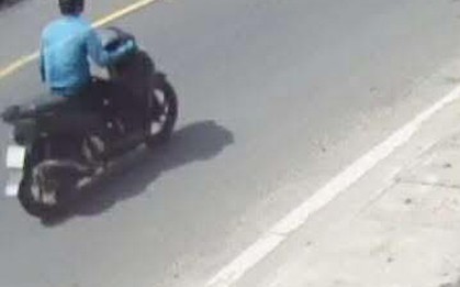 Cụ bà nghèo rơi 5 triệu, thanh niên đi xe SH nhặt được đi luôn?