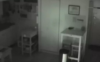 Bị mất đồ ăn, xem camera, người đàn ông phát hiện bí mật động trời