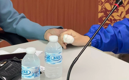 Vừa bước vào nhà, người phụ nữ hoảng hốt khi chồng cũ nấp trong bóng tối, nói ra 1 câu lạnh người