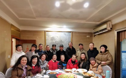 Người đàn ông mở tiệc mời bạn bè đến họp lớp sau 20 năm, hóa đơn 182 triệu đồng: khi về bị loại khỏi nhóm chat, mọi người không ai muốn gặp lại