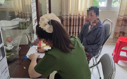 Vừa rút xong 146 triệu đồng tiền tiết kiệm, cụ bà Cao Bằng kể lại cho hàng xóm: Công an lập tức đến làm việc, yêu cầu dừng giao dịch