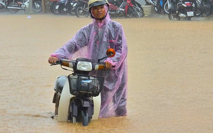 Hình ảnh “đường thành sông” ở Đà Lạt sau cơn mưa chiều 12/8