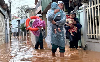 Đưa 40 hộ dân bị cô lập khỏi rốn ngập ở Đà Lạt đến nơi an toàn