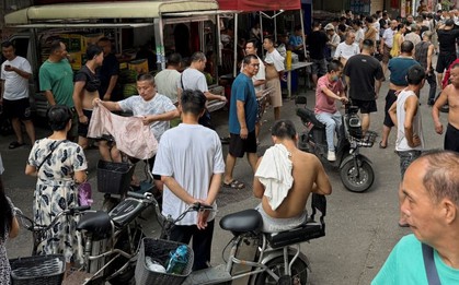 Bất lực với bài toán thất nghiệp tại Trung Quốc: Công nhân xếp hàng dài chờ tìm việc, lao động thời vụ lên ngôi vì chỉ cần trả lương theo giờ