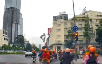 Xử phạt 10 tài xế chạy Vespa vượt đèn đỏ ở TP.HCM