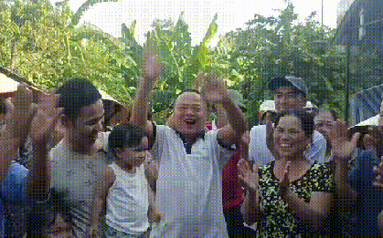 Vụ "gà lôi trắng": Anh Thái Khắc Thành xúc động trở về nhà trùng phùng vợ con, người thân
