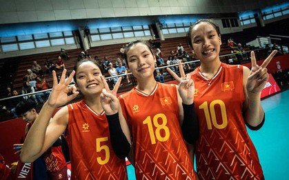 Tuyển bóng chuyền nữ U21 Việt Nam không chịu khuất phục sau án phạt, thắng thuyết phục đội 8 lần vô địch châu Phi