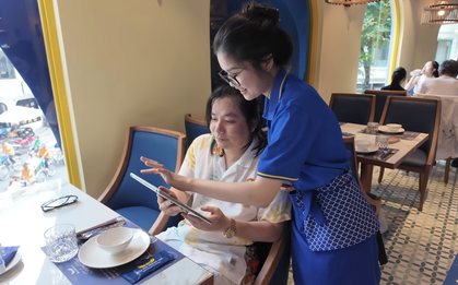 Khoa Pug đã quá giàu trước tuổi 30 nhưng chỉ 1 hành xử nhỏ với người phục vụ bàn liền lộ ra tất cả