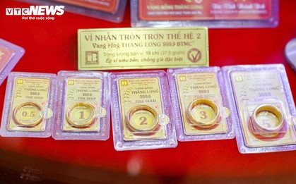 Mua vàng nhẫn lúc giá đỉnh, người mua lỗ bao nhiêu?