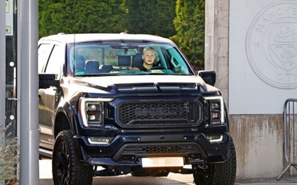 Cầu thủ nổi tiếng vung 7 tỷ tậu siêu xe "quái vật", nhìn gara toàn xế hộp tiền tỷ khiến fan choáng váng