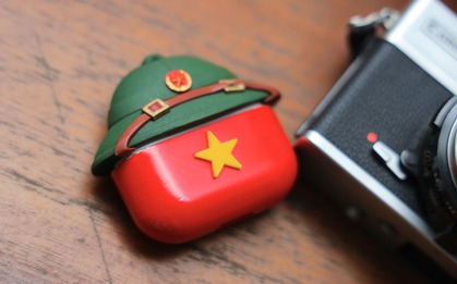 Ra mắt ốp tai nghe AirPods "Made in Vietnam" kỷ niệm 80 năm Cách mạng tháng 8 và Quốc khánh 2/9