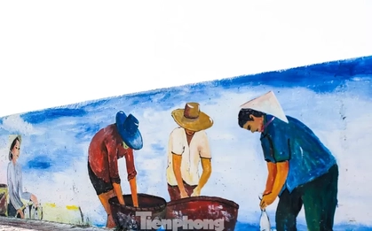 Lạc bước vào ‘phòng tranh ngoài trời’ giữa làng chài Nhơn Lý