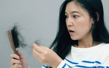 Có cách chữa rụng tóc ở tuổi mãn kinh không? Có 2 lời khuyên cho bạn, gội đầu theo cách này chính là "chìa khóa"