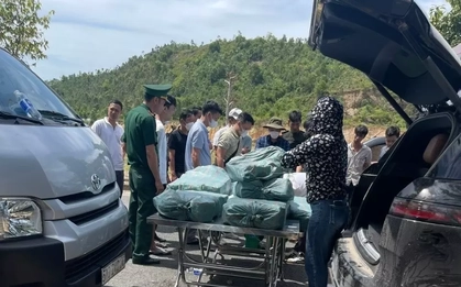 Bắt 2 đối tượng vận chuyển gần 300 kg ma túy