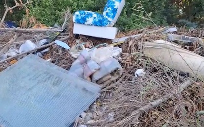 Đang giăng lưới đánh cá, ngư dân phát hiện bí mật đáng sợ ở bãi rác