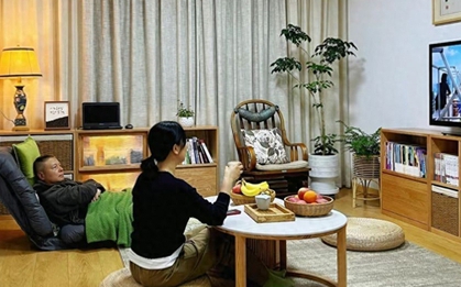 Một cặp vợ chồng quyết bỏ sofa trong phòng khách 30m² vì muốn nhà là nơi thư giãn thật sự