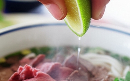 Vắt chanh vào phở bò có tác dụng bất ngờ gì?