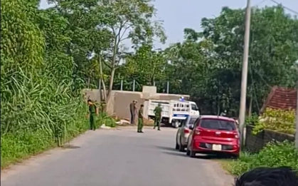 Đi cắt cỏ, hốt hoảng phát hiện 2 thi thể dưới mương nước