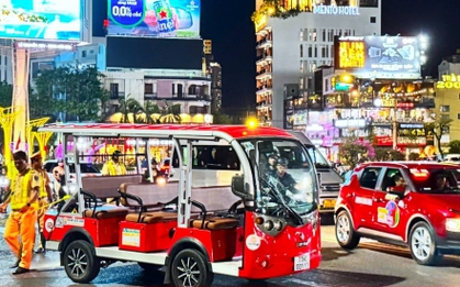 Xe điện du lịch tông 3 người thương vong ở Gia Lai