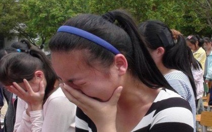 Nữ sinh thi đỗ vào đại học y dược, trước khi nhập học 1 ngày lại nhận được thông báo: "Em không đủ điều kiện vào trường"