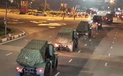 VIDEO: Xe pháo quân sự cơ động về trung tâm Hà Nội làm nhiệm vụ A80