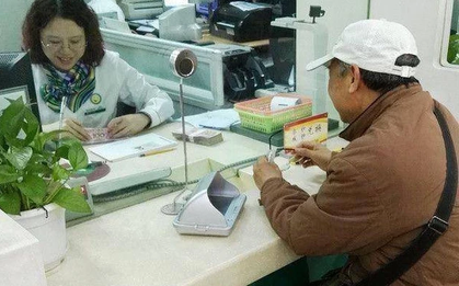 Nhận được 18 tỷ đồng tiền đền bù đất, cụ ông đem gửi tiết kiệm ngay, 5 năm sau tất toán thì sững sờ: Ngân hàng báo "sổ tiết kiệm này là giả"