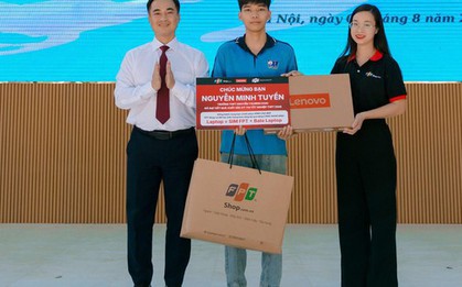 Tiếp sức mùa tựu trường, FPT Shop trao 30 combo công nghệ cho tân sinh viên có thành tích xuất sắc