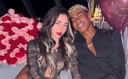 Lamine Yamal công khai bạn gái rapper hơn 6 tuổi, lộ ảnh "bàn tay hư" khiến dân tình đỏ mặt