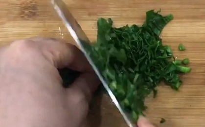 Ăn 1 nắm rau này quý như "nhân sâm người nghèo", ở quê mọc đầy bờ rào