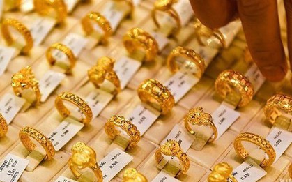 Giá vàng nhẫn vừa lập đỉnh gần 130 triệu đồng/lượng: Nữ nhân viên văn phòng mua vàng từ lúc 65 triệu, nay sở hữu gần 200 chỉ
