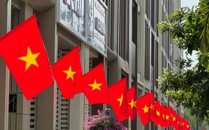 Cư dân Masterise Homes nhận quà "yêu nước", tự hào chung tay "phủ đỏ" Việt Nam