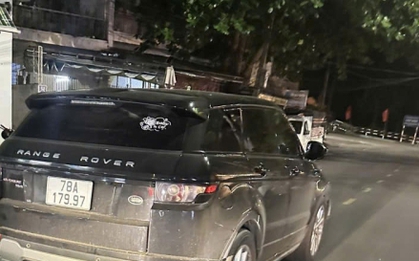 Range Rover tông 2 xe máy rồi lao vào trụ nhà dân ở Đắk Lắk