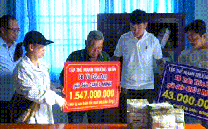 Ông Ba Minh - nhân vật đang "nóng" trên mạng xã hội - nhận gần 1,6 tỉ đồng từ 2 Facebooker