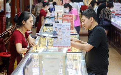 Chưa ngừng tăng, giá vàng mỗi ngày lập một đỉnh mới