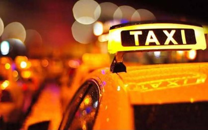 Hành khách đi taxi hết 36k, nhưng chuyển khoản nhầm 500 triệu đồng: Tài xế lập tức báo cảnh sát, hành động sau đó khiến ai cũng kinh ngạc