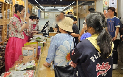 Khách Việt đến điểm tham quan khi du lịch Trung Quốc, nhận xét: "Thật sự không ngờ tới chuyện này!"