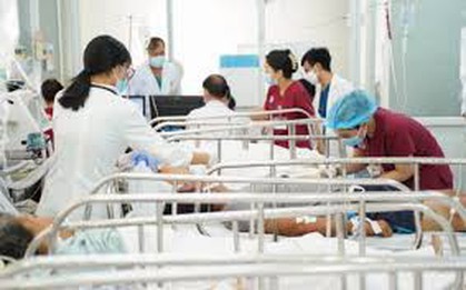 Cô gái ở TP HCM hốt hoảng khi phát hiện bàn tay người ven đường