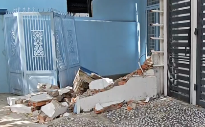 Thông tin mới vụ tài xế taxi cầm dao sau khi tông 2 căn nhà ở TP HCM