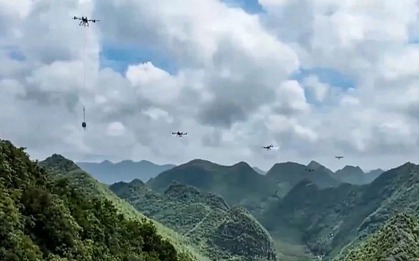 Kỳ tích công nghệ gọi tên Trung Quốc: Không cần con người, drone nhấc ‘ngon ơ’ 180 tấn vật liệu lên lưng trời, nhanh gấp 10 lần thông thường, giảm 80% chi phí, bảo vệ hàng nghìn cây xanh