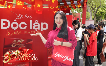 Hình ảnh vui nhất lúc này ở phố đi bộ Hồ Gươm