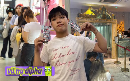 Dân văn phòng đi làm 8 tiếng, khối nghỉ hè thì chờ 8 tiếng, mang cả sạc dự phòng “cắm trại” trong tiệm photobooth