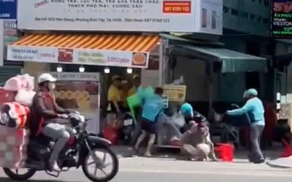 TP HCM: Tạm giữ 5 người đánh nhau trước quán trà sữa