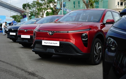Cận cảnh loạt xe VinFast Limo Green đầu tiên tại Việt Nam, giá 749 triệu đồng