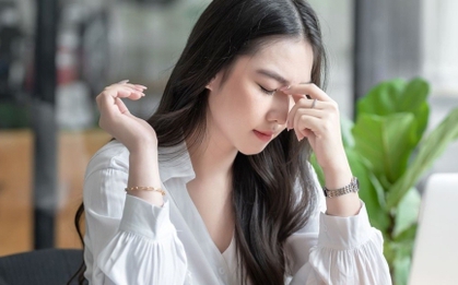 Dân văn phòng ngồi điều hòa cả ngày dễ sốc nhiệt: Bác sĩ chỉ cách phòng tránh