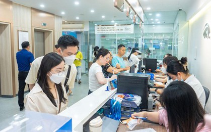 Thanh xuân có bao lâu mà cứ đeo kính mãi? Thi xong rồi, “thoát cận” vào đại học thôi!