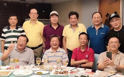 10 năm trả tiền cho buổi họp lớp, đến lần cuối tôi vẫn bí mật thanh toán 20 triệu đồng: Về nhà bị vợ mắng, nhận thêm dòng tin nhắn "sững người"