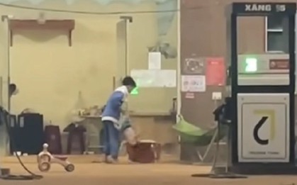 Hoàn cảnh bé trai 16 tháng tuổi bị bác dâu ném xuống đất: Không có bố, mẹ đi làm ăn xa hơn 4 tháng