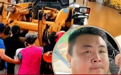 "Người hùng" dùng gầu xúc đất của máy ủi cứu hơn 100 nạn nhân lũ lụt