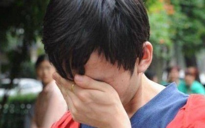Nam sinh xuất sắc đột ngột mất tích, 10 năm sau được tìm thấy: Nhận 1 tờ giấy chi chít chữ, cha mẹ gục xuống khóc nức nở